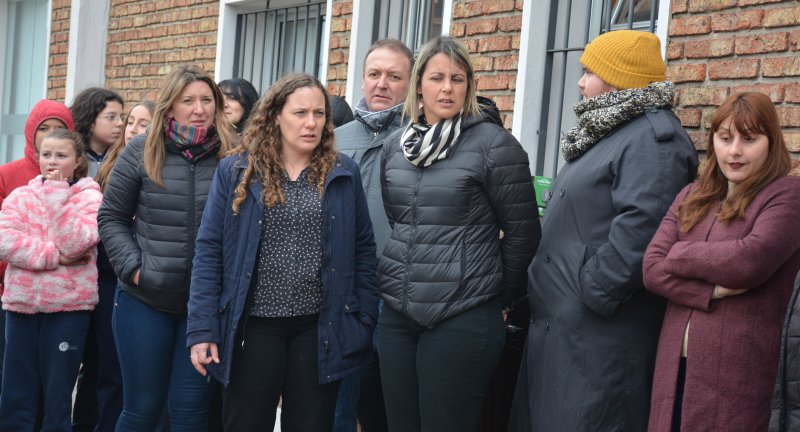 Se inauguraron tótems y bancos solares en San Jacinto, en el marco del proyecto Localidades eficientes