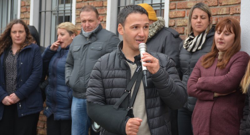 Alcalde del Municipio de San Jacinto, Cristian Ferraro, en la la inauguración de tótems y bancos solares en San Jacinto