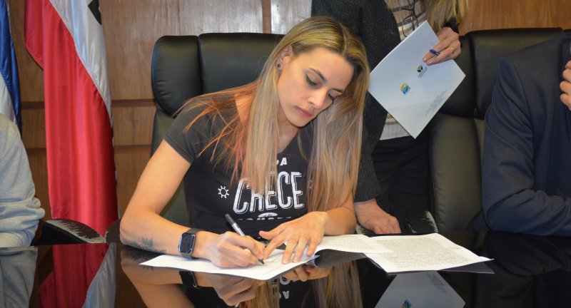 Coordinadora de Nada Crece a la Sombra, Denisse Legrand Coordinadora de Nada Crece a la Sombra, Denisse Legrand