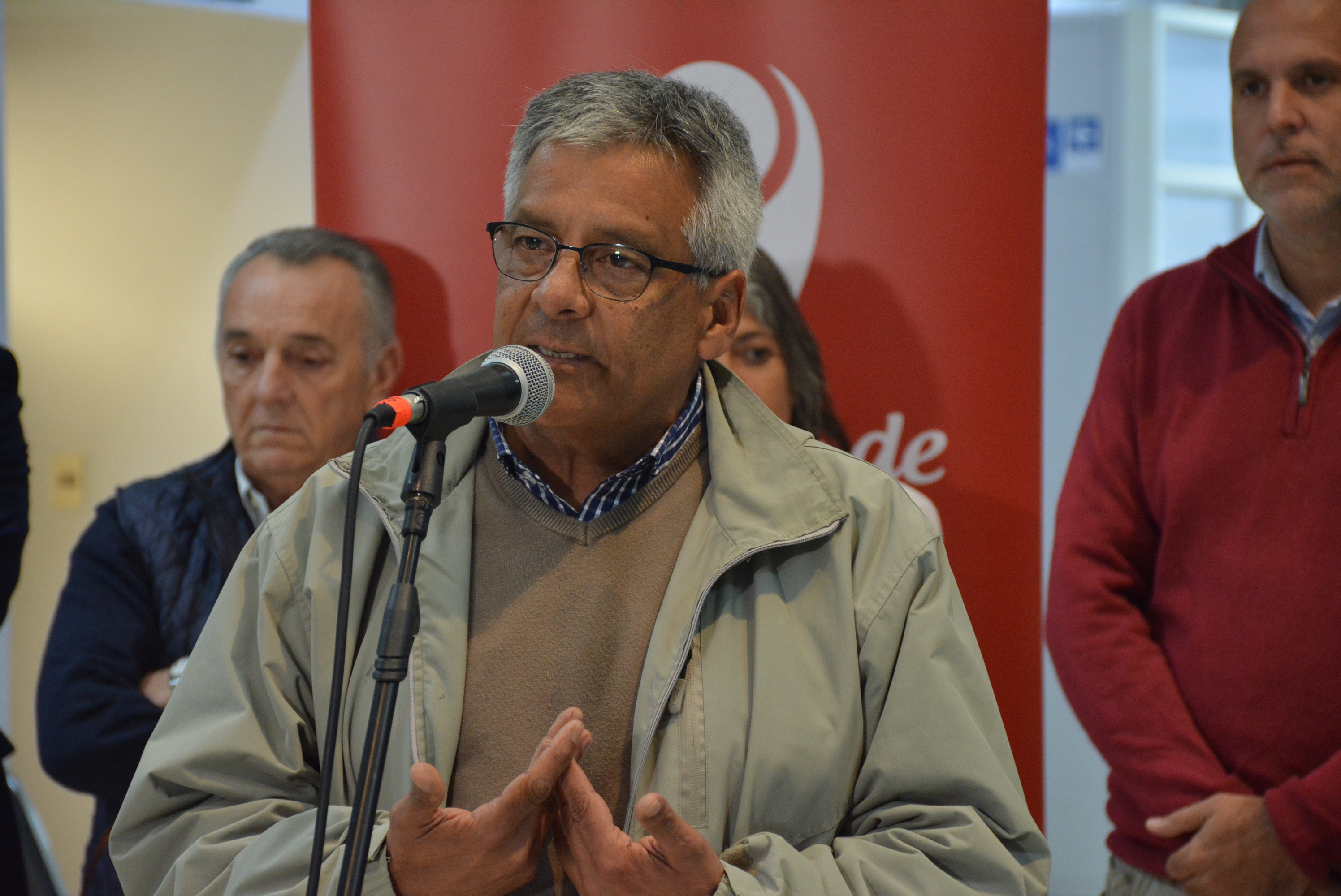 Alcalde de Canelones, Darío Pimienta, en el lanzamiento de la campaña de recolección de abrigos Invierno Solidario - ¡Al frío le ganamos entre todos! Alcalde de Canelones, Darío Pimienta, en el lanzamiento de la campaña de recolección de abrigos Invierno Solidario - ¡Al frío le ganamos entre todos!