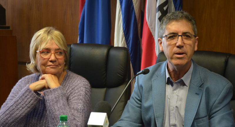 La Secretaria de la Asociación Turística de Canelones Susana Prats, y el Presidente de la Asociación Turística de Canelones, Daniel López, en la firma de convenio entre la Intendencia y la Asociación Turística de Canelones La Secretaria de la Asociación Turística de Canelones Susana Prats, y el Presidente de la Asociación Turística de Canelones, Daniel López, en la firma de convenio entre la Intendencia y la Asociación Turística de Canelones