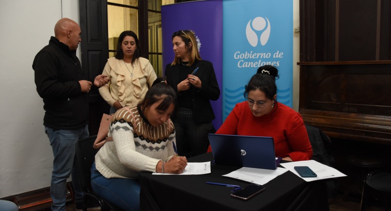 Lanzamiento del programa Accesos en la Casa de la Cultura de Santa Lucía Lanzamiento del programa Accesos en la Casa de la Cultura de Santa Lucía