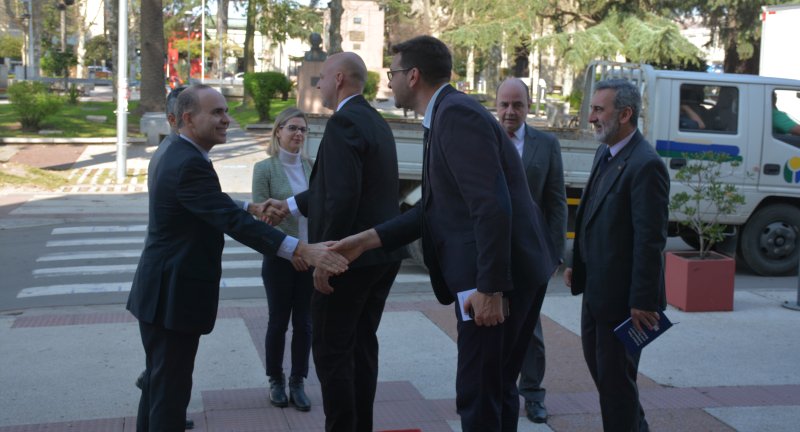 El Secretario General de la Intendencia de Canelones, Dr. Esc. Francisco Legnani, recibió al Embajador de la República Federativa de Brasil en Uruguay, Marcos Leal Raposo Lopes, en el Palacio Municipal El Secretario General de la Intendencia de Canelones, Dr. Esc. Francisco Legnani, recibió al Embajador de la República Federativa de Brasil en Uruguay, Marcos Leal Raposo Lopes, en el Palacio Municipal