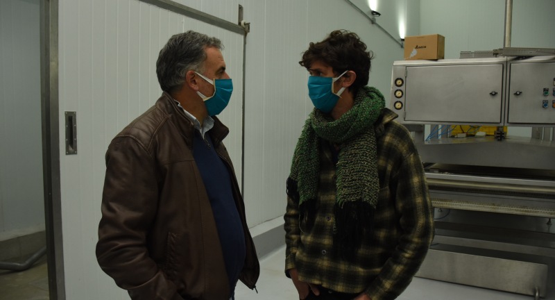 El Intendente de Canelones, Yamandú Orsi, y Alcalde del Municipio de Los Cerrillos, Rodrigo Roncio, en la planta de Urulact por el Día del Trabajador de la Industria Láctea. El Intendente de Canelones, Yamandú Orsi, y Alcalde del Municipio de Los Cerrillos, Rodrigo Roncio, en la planta de Urulact por el Día del Trabajador de la Industria Láctea.