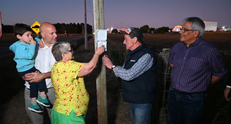 El Municipio de Canelones inauguró nuevas luminarias de tecnología LED El Municipio de Canelones inauguró nuevas luminarias de tecnología LED