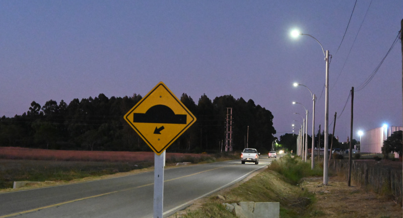 El Municipio de Canelones inauguró nuevas luminarias de tecnología LED El Municipio de Canelones inauguró nuevas luminarias de tecnología LED