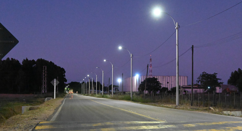 El Municipio de Canelones inauguró nuevas luminarias de tecnología LED El Municipio de Canelones inauguró nuevas luminarias de tecnología LED