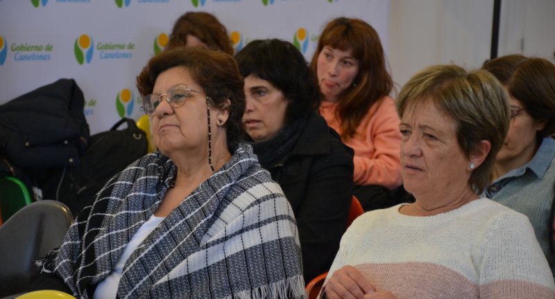 Funcionarias y funcionarios de la Intendencia de Canelones participaron en talleres de sensibilización sobre migración y política migratoria Funcionarias y funcionarios de la Intendencia de Canelones participaron en talleres de sensibilización sobre migración y política migratoria