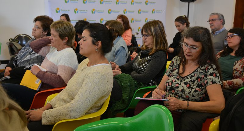 Funcionarias y funcionarios de la Intendencia de Canelones participaron en talleres de sensibilización sobre migración y política migratoria Funcionarias y funcionarios de la Intendencia de Canelones participaron en talleres de sensibilización sobre migración y política migratoria