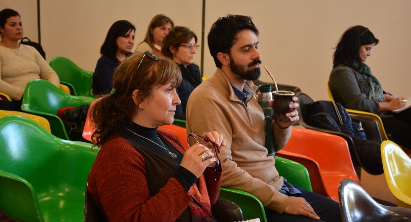 Funcionarias y funcionarios de la Intendencia de Canelones participaron en talleres de sensibilización sobre migración y política migratoria Funcionarias y funcionarios de la Intendencia de Canelones participaron en talleres de sensibilización sobre migración y política migratoria