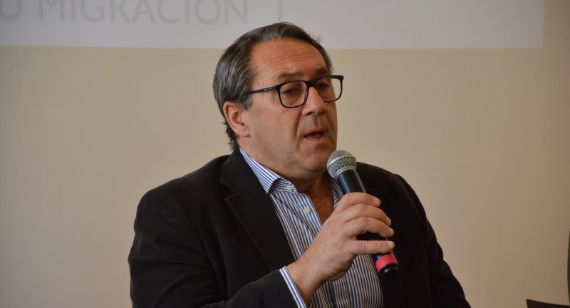 Director de Derechos Humanos, Carlos Garolla, en el taller de sensibilización sobre migración y política migratoria para funcionarios y funcionarias de la Intendencia de Canelones Director de Derechos Humanos, Carlos Garolla, en el taller de sensibilización sobre migración y política migratoria para funcionarios y funcionarias de la Intendencia de Canelones