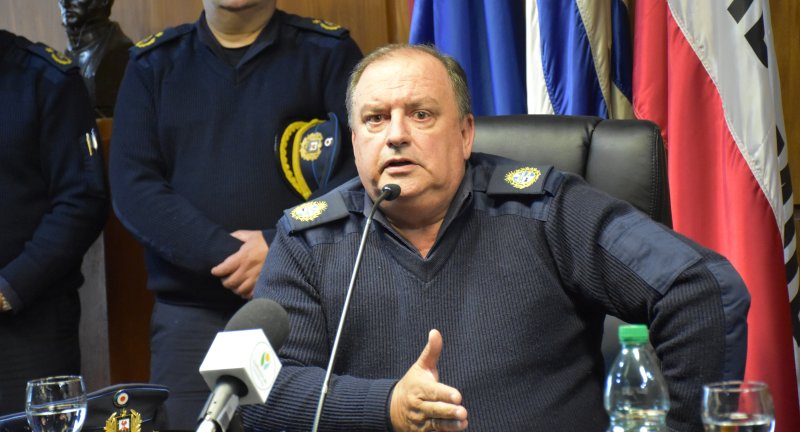 Jefe de Policía de Canelones, Víctor Trezza, en la firma de convenio de cooperación entre Intendencia de Canelones y Jefatura de Policía de Canelones Jefe de Policía de Canelones, Víctor Trezza, en la firma de convenio de cooperación entre Intendencia de Canelones y Jefatura de Policía de Canelones