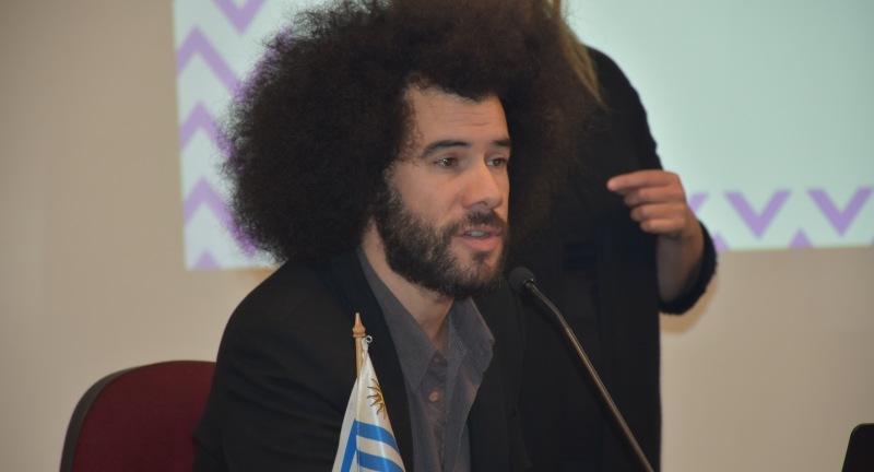 Gonzalo Núñez, funcionarios de la Secretaría de Comunicaciones de la Intendencia, y exponiendo la ponencia Rumbo a una comunicación sin barreras, en el II° Congreso de Discapacidad y Empresas: por el camino de la inclusión, desarrollado en la sala de eventos de IMPO. Gonzalo Núñez, funcionarios de la Secretaría de Comunicaciones de la Intendencia, y exponiendo la ponencia Rumbo a una comunicación sin barreras, en el II° Congreso de Discapacidad y Empresas: por el camino de la inclusión, desarrollado en la sala de eventos de IMPO.