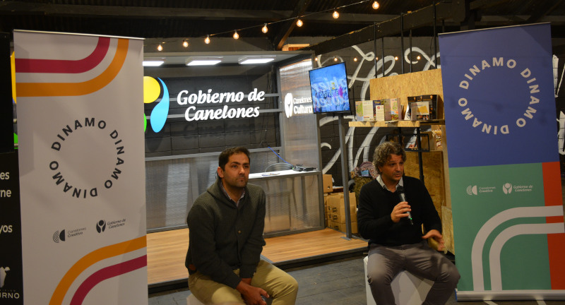 El referente de DÍNAMO Canelones, Rodrigo Márquez, y el Director de Desarrollo Industrial de la Intendencia de Canelones, Martín Mercado, en la charla sobre Industrias Creativas en Canelones, que se llevó a cabo en el Pabellón de Canelones de la Expo Prado 2022. El referente de DÍNAMO Canelones, Rodrigo Márquez, y el Director de Desarrollo Industrial de la Intendencia de Canelones, Martín Mercado, en la charla sobre Industrias Creativas en Canelones, que se llevó a cabo en el Pabellón de Canelones de la Expo Prado 2022.