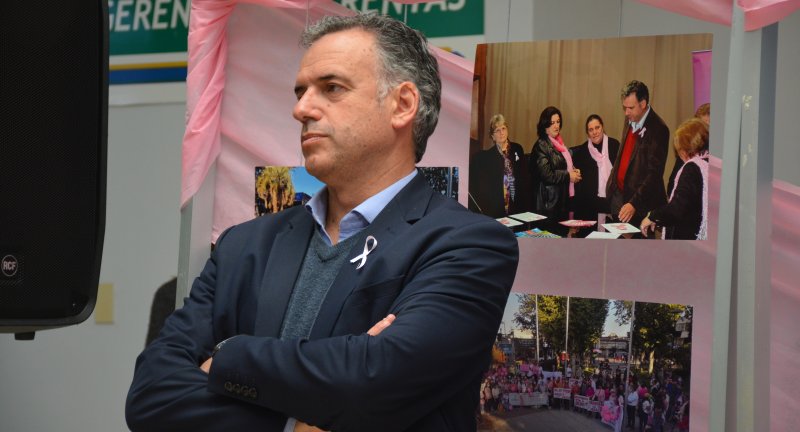 Intendente de Canelones, Prof. Yamandú Orsi, en el lanzamiento de agenda de actividades en el marco del mes de la prevención del cáncer de mama Intendente de Canelones, Prof. Yamandú Orsi, en el lanzamiento de agenda de actividades en el marco del mes de la prevención del cáncer de mama