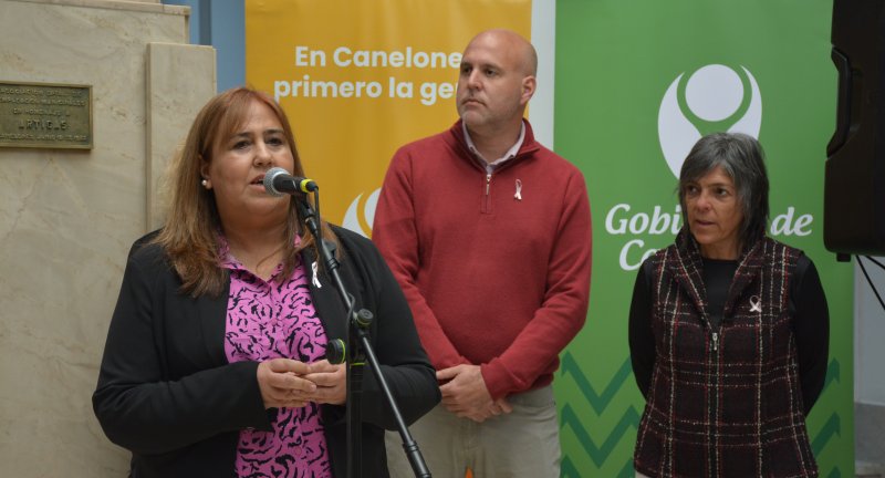Directora de Salud, Lic. Aracelis Delgado, Secretario General, Dr. Esc. Francisco Legnani, Pro Secretaria General, As. Soc. Silvana Nieves, en el lanzamiento de agenda de actividades en el marco del mes de la prevención del cáncer de mama Directora de Salud, Lic. Aracelis Delgado, Secretario General, Dr. Esc. Francisco Legnani, Pro Secretaria General, As. Soc. Silvana Nieves, en el lanzamiento de agenda de actividades en el marco del mes de la prevención del cáncer de mama