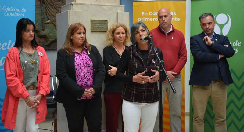 Izq. a der.: Presidenta del grupo PPAMA, Marlene Luzardo, Directora de Salud, Lic. Aracelis Delgado, Responsable del Área de Género y Equidad, Nohelia Millán, Pro Secretaria General, As. Soc. Silvana Nieves Secretario General, Dr. Esc. Francisco Legnani e Intendente de Canelones, Prof. Yamandú Orsi, en el lanzamiento de agenda de actividades en el marco del mes de la prevención del cáncer de mama Izq. a der.: Presidenta del grupo PPAMA, Marlene Luzardo, Directora de Salud, Lic. Aracelis Delgado, Responsable del Área de Género y Equidad, Nohelia Millán, Pro Secretaria General, As. Soc. Silvana Nieves Secretario General, Dr. Esc. Francisco Legnani e Intendente de Canelones, Prof. Yamandú Orsi, en el lanzamiento de agenda de actividades en el marco del mes de la prevención del cáncer de mama