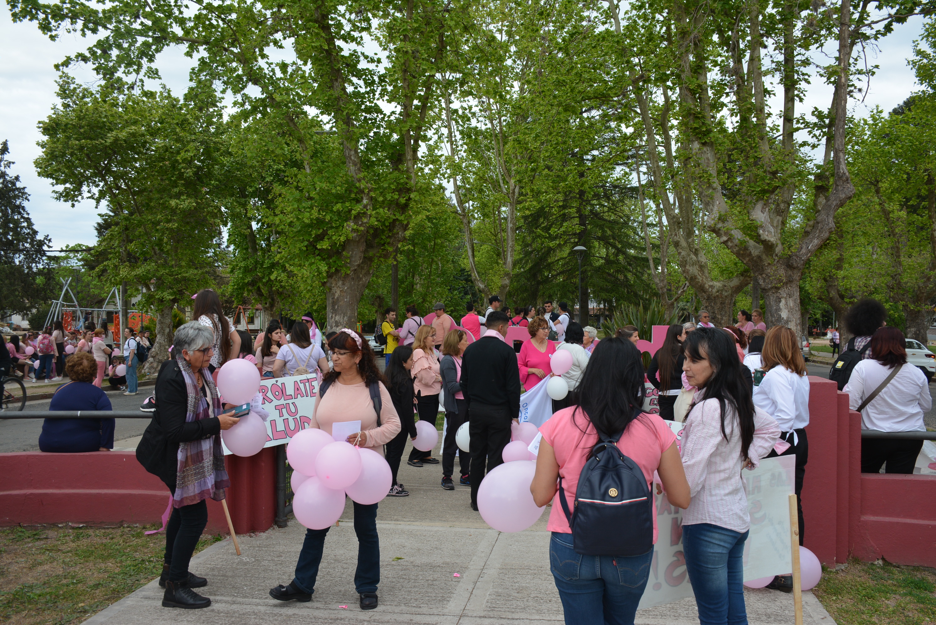 Canelones marchó en conmemoración del Día Mundial de Lucha Contra el Cáncer de Mama Canelones marchó en conmemoración del Día Mundial de Lucha Contra el Cáncer de Mama