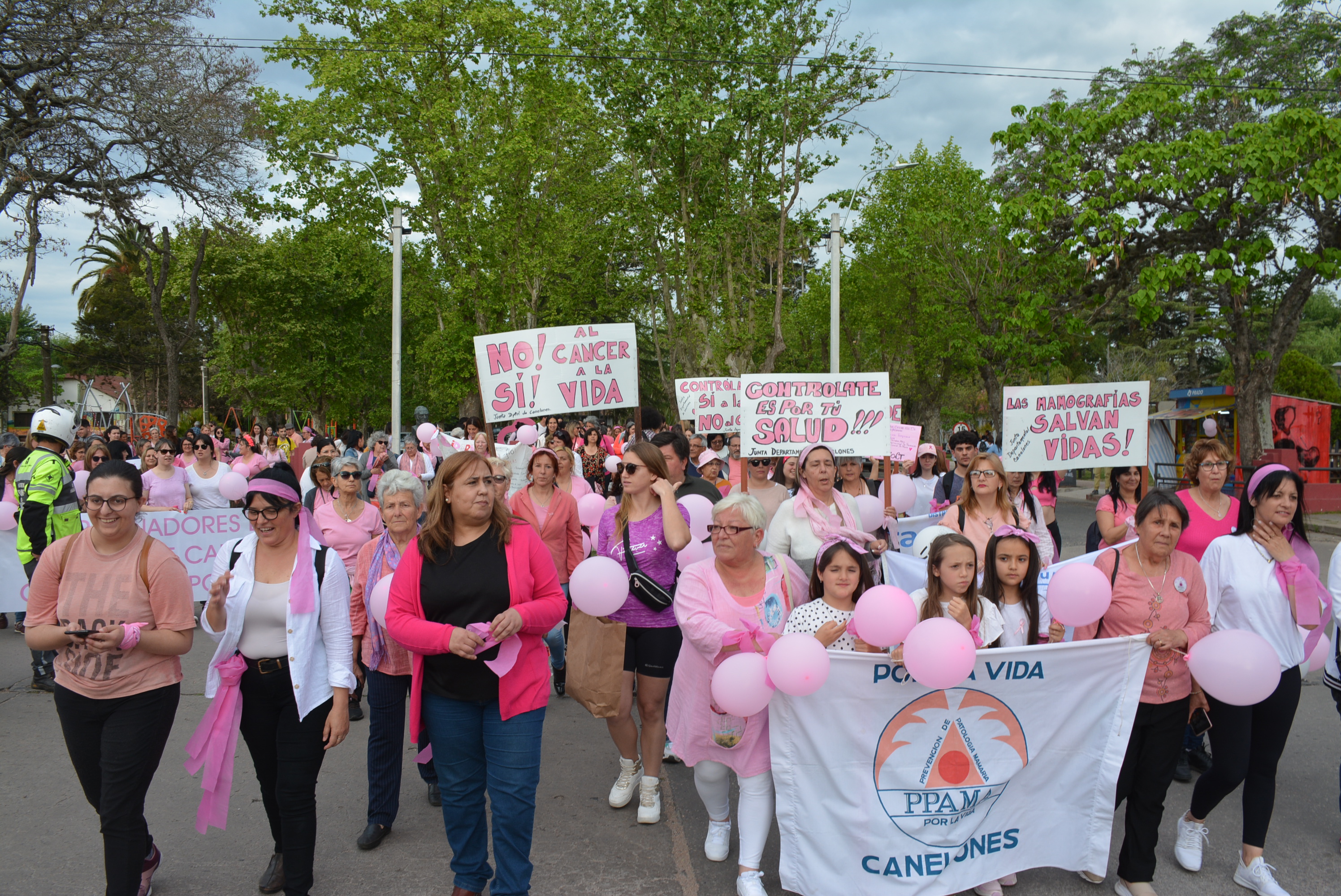 Canelones marchó en conmemoración del Día Mundial de Lucha Contra el Cáncer de Mama Canelones marchó en conmemoración del Día Mundial de Lucha Contra el Cáncer de Mama