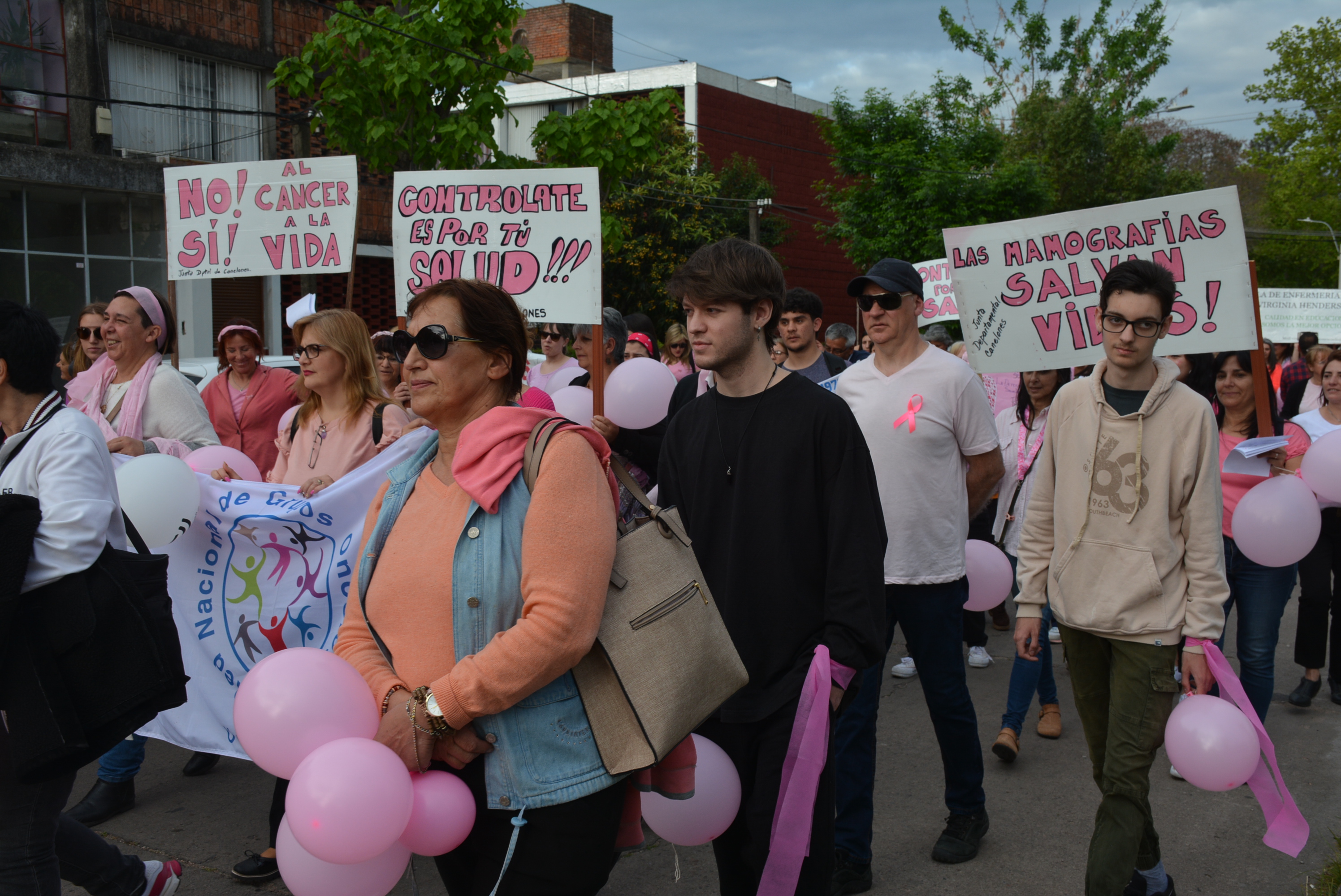 Canelones marchó en conmemoración del Día Mundial de Lucha Contra el Cáncer de Mama Canelones marchó en conmemoración del Día Mundial de Lucha Contra el Cáncer de Mama