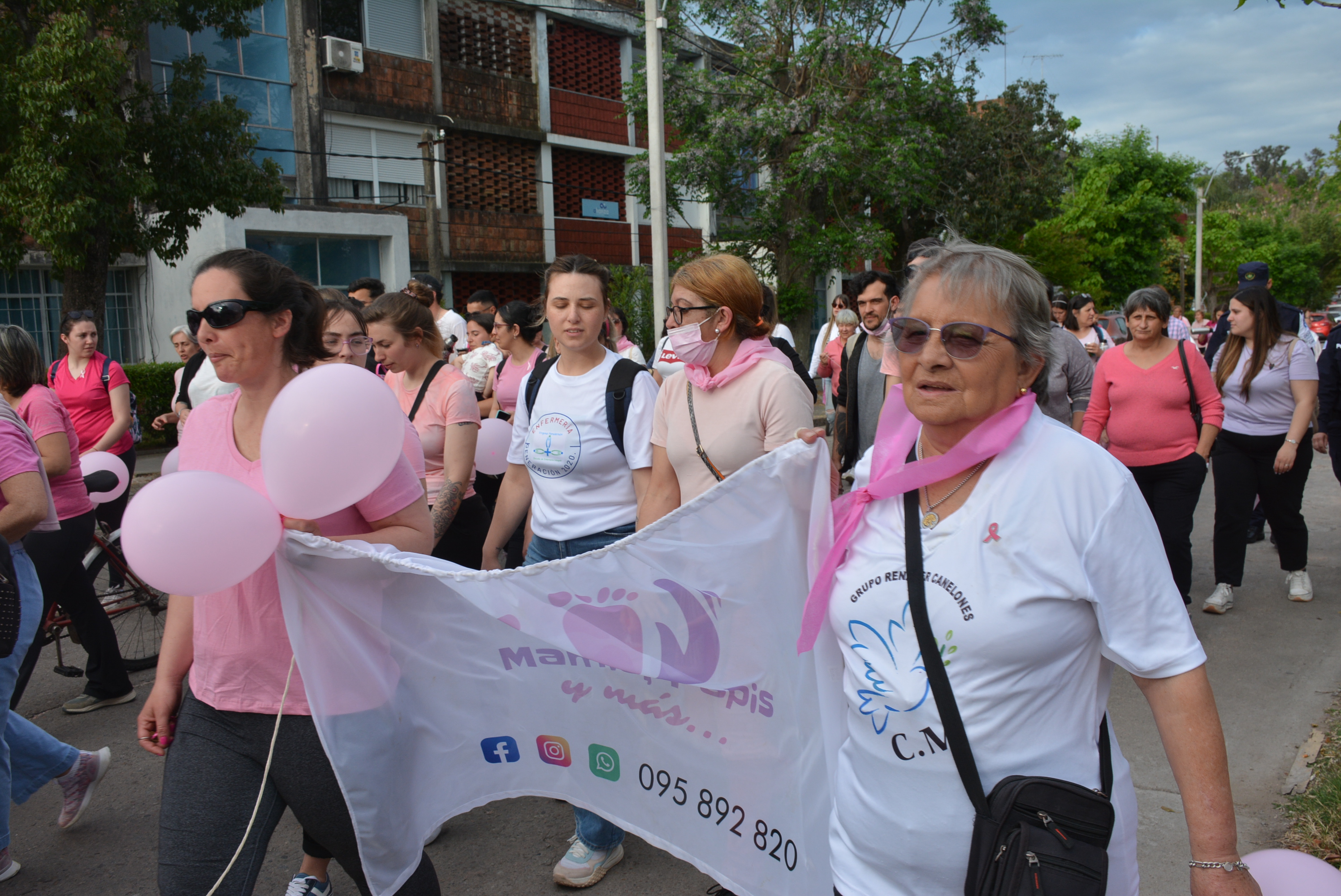 Canelones marchó en conmemoración del Día Mundial de Lucha Contra el Cáncer de Mama Canelones marchó en conmemoración del Día Mundial de Lucha Contra el Cáncer de Mama