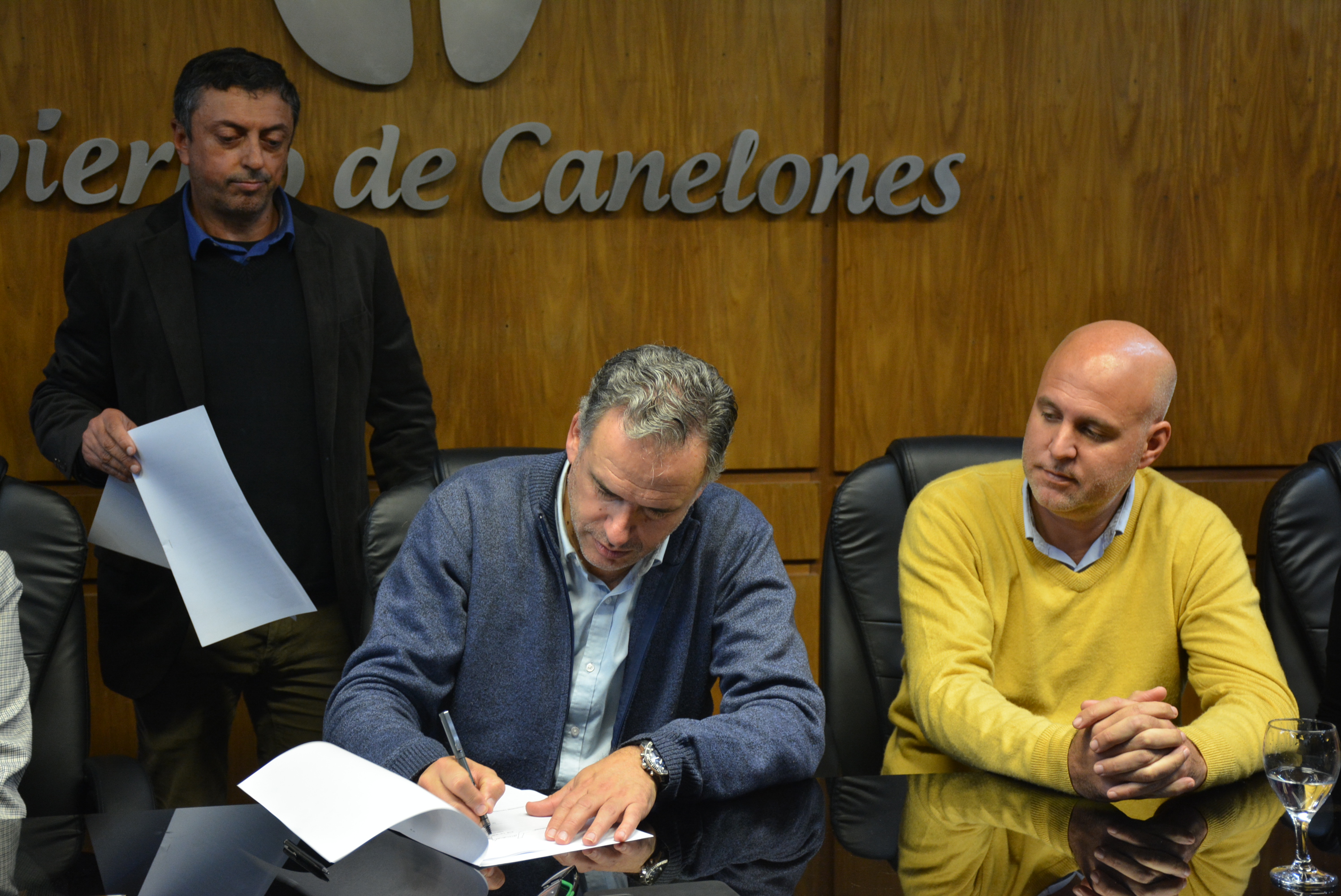 Se realizó una firma de convenio marco entre la Intendencia de Canelones y UTEC Se realizó una firma de convenio marco entre la Intendencia de Canelones y UTEC