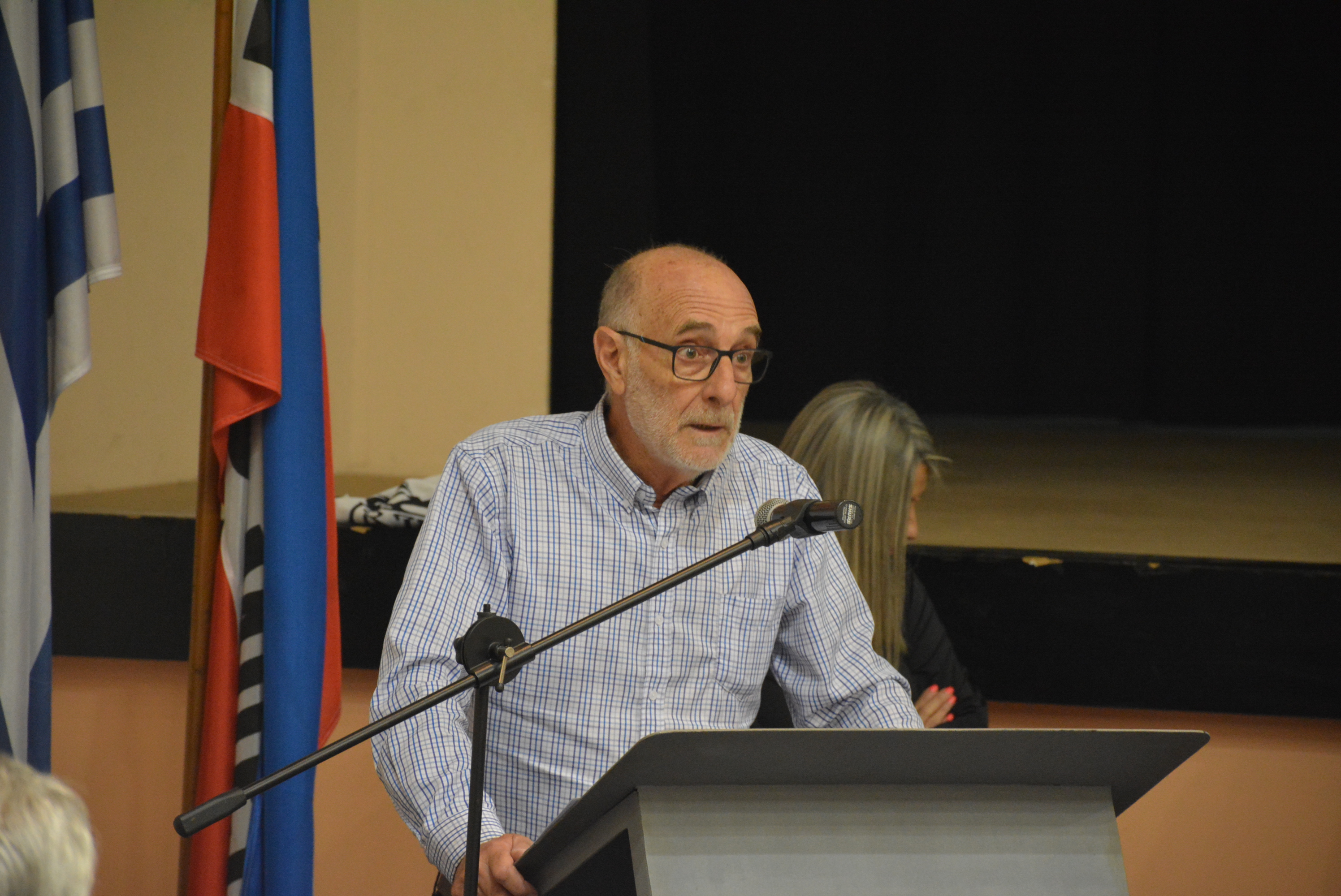 Integrante de la subcomisión de Obras de Darling Atlético Club, Carlos María Morena, en la presentación del neuvo proyecto deportivo de dicho club, en la Sala Lumiére de la ciudad de Canelones Integrante de la subcomisión de Obras de Darling Atlético Club, Carlos María Morena, en la presentación del neuvo proyecto deportivo de dicho club, en la Sala Lumiére de la ciudad de Canelones