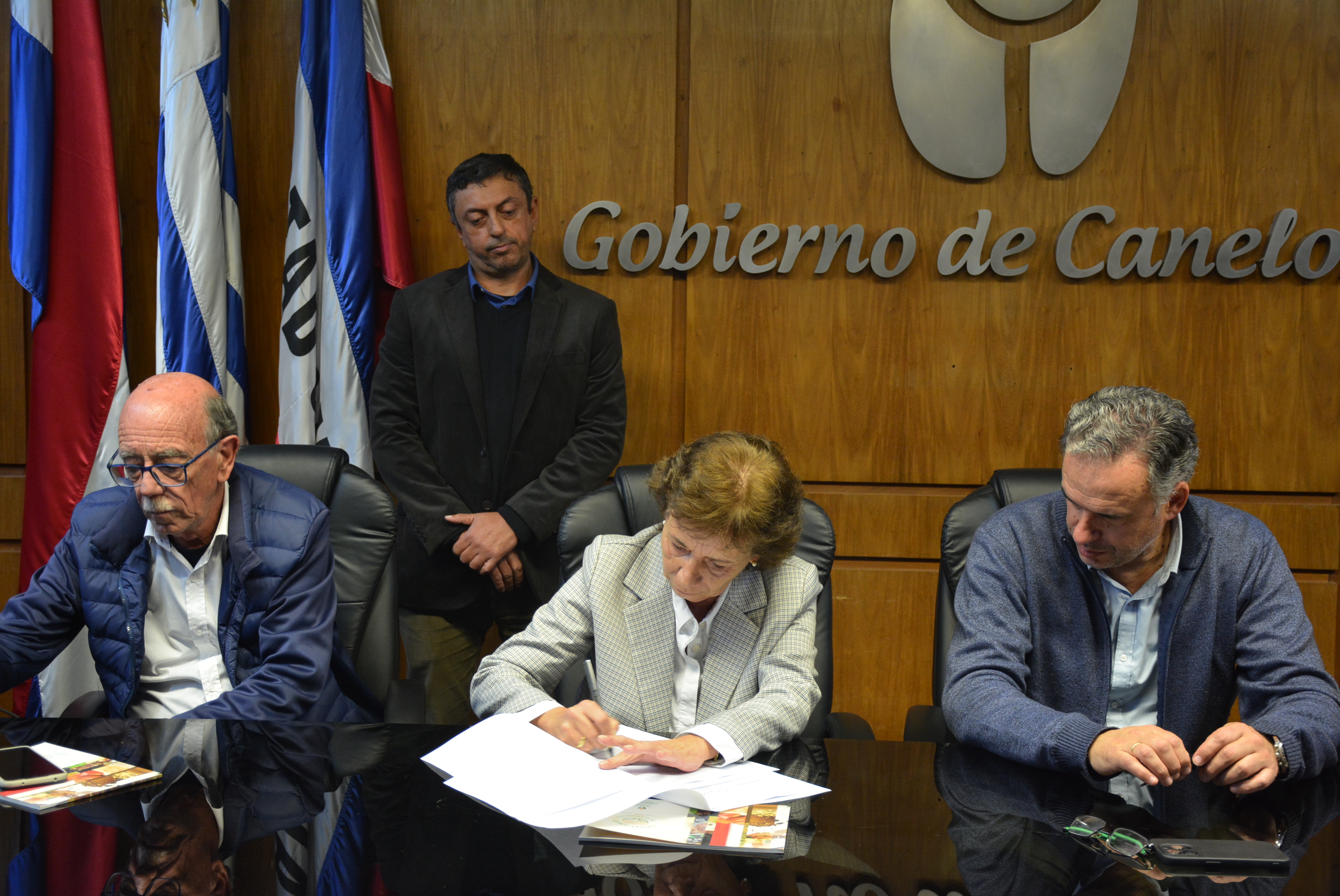 Se realizó una firma de convenio marco entre la Intendencia de Canelones y UTEC Se realizó una firma de convenio marco entre la Intendencia de Canelones y UTEC