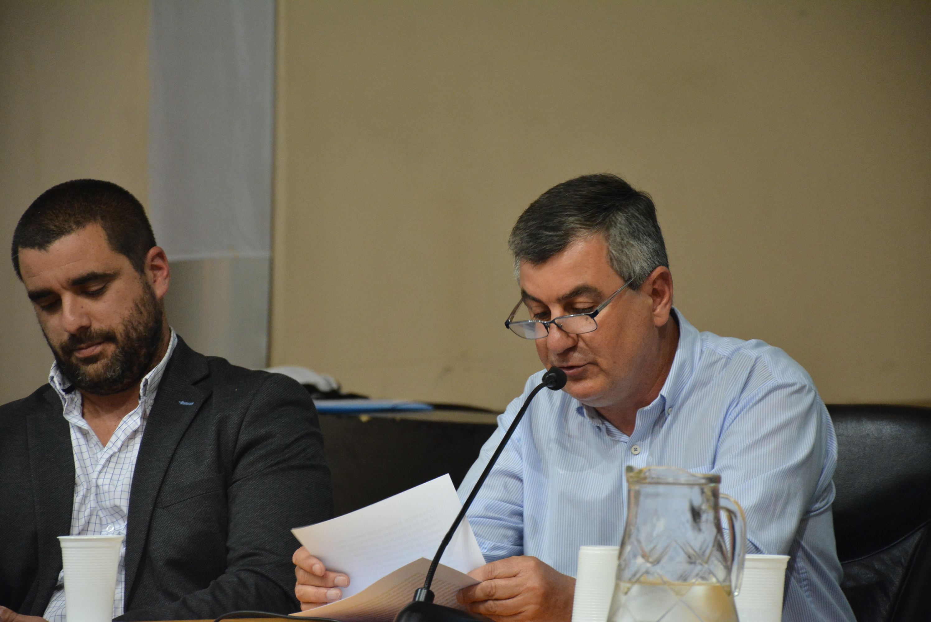 Lic. Nicolás Bava (izq) y el integrante de la subcomisión de Obras de Darling Atlético Club, Néstor Rodríguez Plá (der), en la presentación del neuvo proyecto deportivo de dicho club, en la Sala Lumiére de la ciudad de Canelones Lic. Nicolás Bava (izq) y el integrante de la subcomisión de Obras de Darling Atlético Club, Néstor Rodríguez Plá (der), en la presentación del neuvo proyecto deportivo de dicho club, en la Sala Lumiére de la ciudad de Canelones