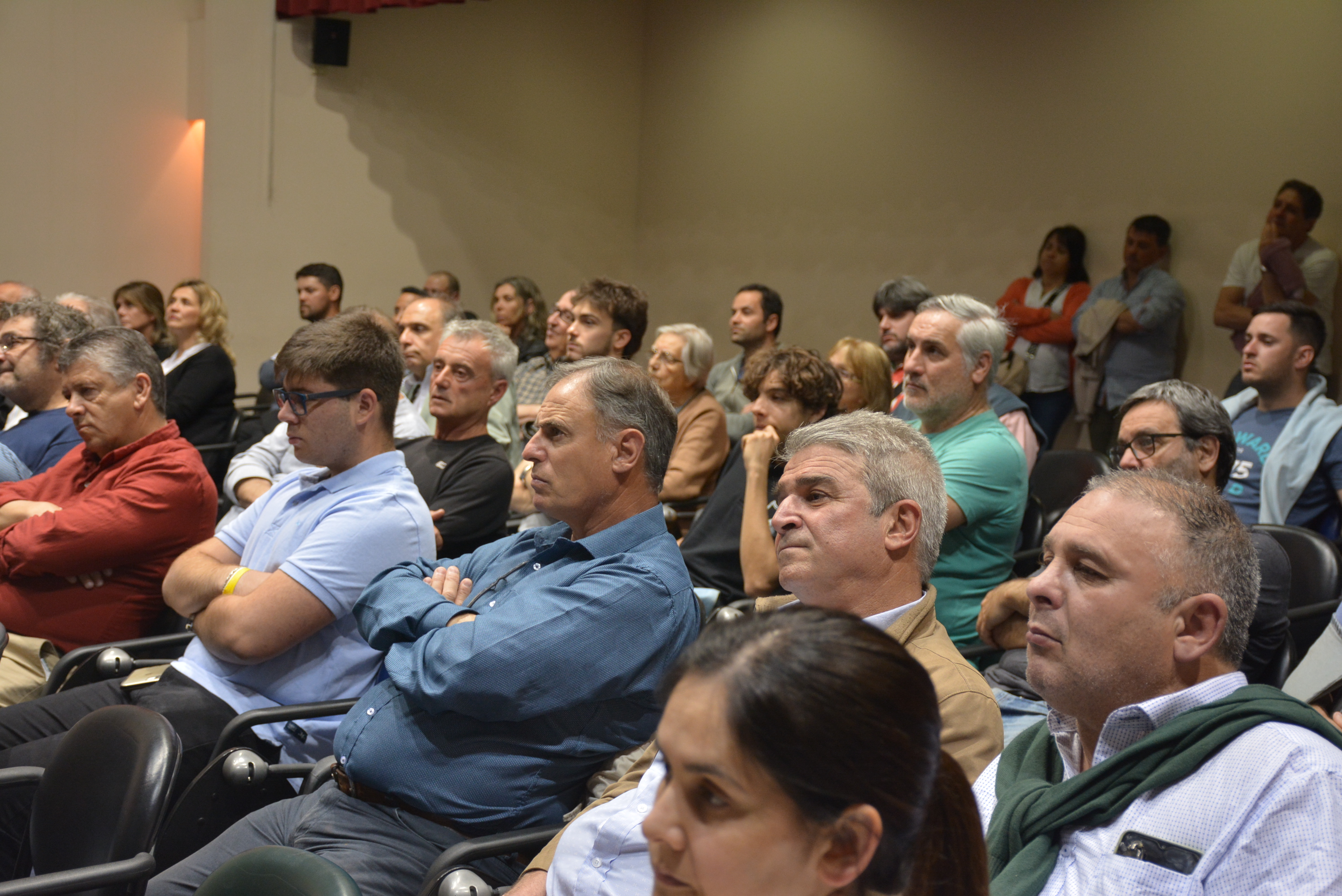 Darling Atlético Club, de la ciudad de Canelones, presentó su nuevo proyecto deportivo en la Sala Lumiere de la capital departamental Darling Atlético Club, de la ciudad de Canelones, presentó su nuevo proyecto deportivo en la Sala Lumiere de la capital departamental