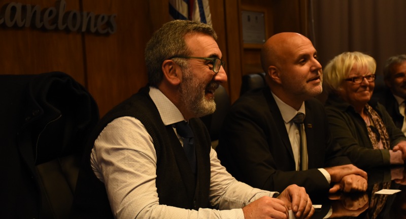 Reunión en la Sala de Actos de la Intendencia de Canelones con el Secretario General de la Intendencia de Canelones, Francisco Legnani, el Embajador de República Checa, Ľubomír Hladík, la Alcaldesa en funciones de Canelones, Alicia Delbono, el Director de Relaciones Internacionales y Gobierno Abierto, Edison Lanza, con demás autoridades del Gobierno Departamental y representantes diplomáticos. Reunión en la Sala de Actos de la Intendencia de Canelones con el Secretario General de la Intendencia de Canelones, Francisco Legnani, el Embajador de República Checa, Ľubomír Hladík, la Alcaldesa en funciones de Canelones, Alicia Delbono, el Director de Relaciones Internacionales y Gobierno Abierto, Edison Lanza, con demás autoridades del Gobierno Departamental y representantes diplomáticos.