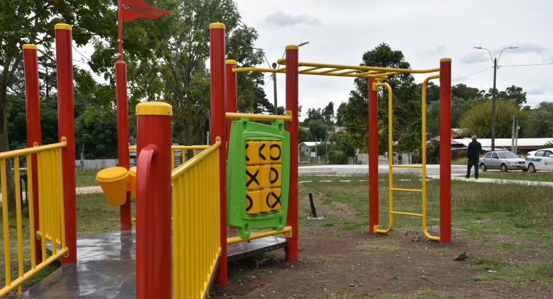 Juego inclusivo instalado en la Plaza Fraternidad (Colonia Nicolich) Juego inclusivo instalado en la Plaza Fraternidad (Colonia Nicolich)