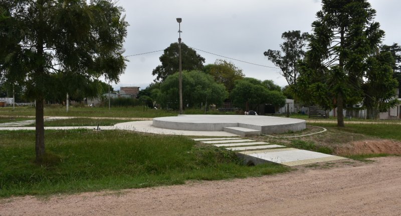 Anfiteatro en Plaza Fraternidad (Colonia Nicolich) Anfiteatro en Plaza Fraternidad (Colonia Nicolich)