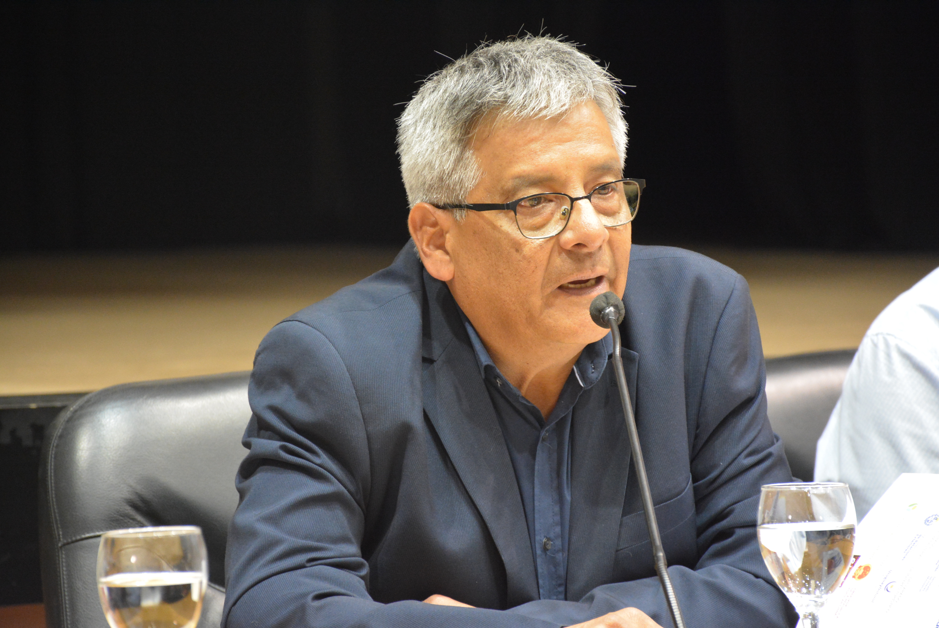 Alcalde de Canelones, Darío Pimienta, en la apertura de la muestra colectiva del Intercambio Cultural Uruguay – China titulada Entre orientales