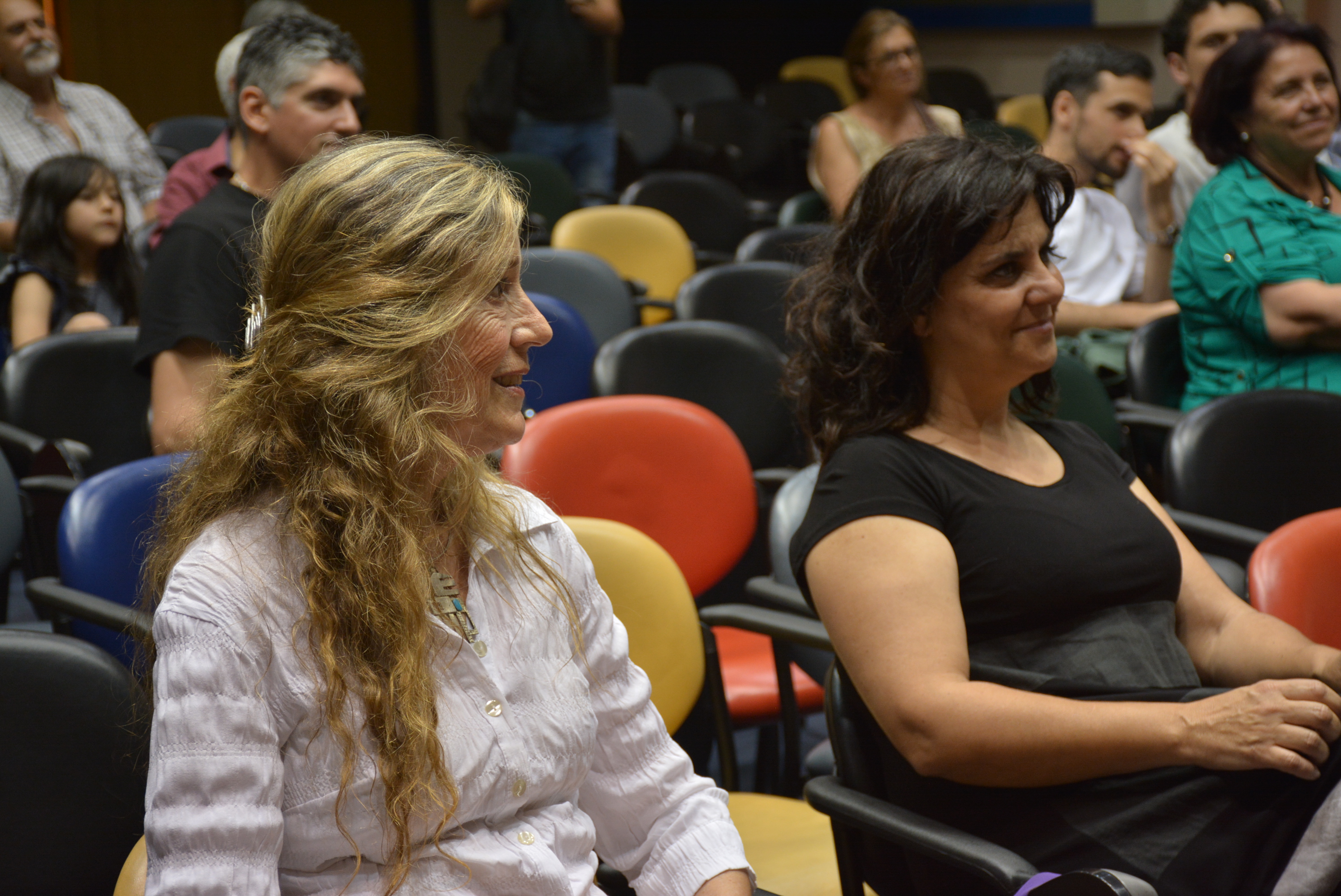 Apertura de la muestra colectiva del Intercambio Cultural Uruguay – China titulada Entre orientales en la Sala Lumiere de la ciudad de Canelones. 