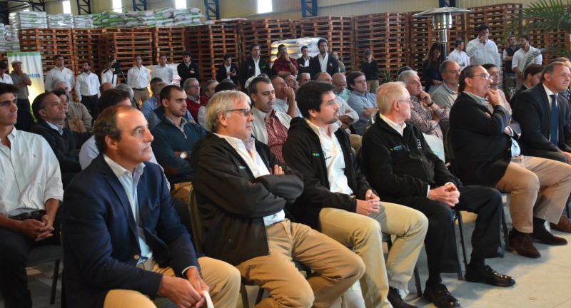 Público participante de presentación Escuela de Pastores Público participante de presentación Escuela de Pastores