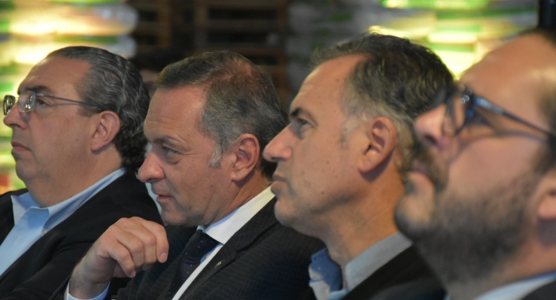 Intendente de Canelones Yamandú Orsi, a su izquierda Subsecretario de Ganadería Ignacio Buffa, a su derecha Secretario de Presidencia Álvaro Delgado y Gerente General Marfrig, Marcelo Secco Intendente de Canelones Yamandú Orsi, a su izquierda Subsecretario de Ganadería Ignacio Buffa, a su derecha Secretario de Presidencia Álvaro Delgado y Gerente General Marfrig, Marcelo Secco