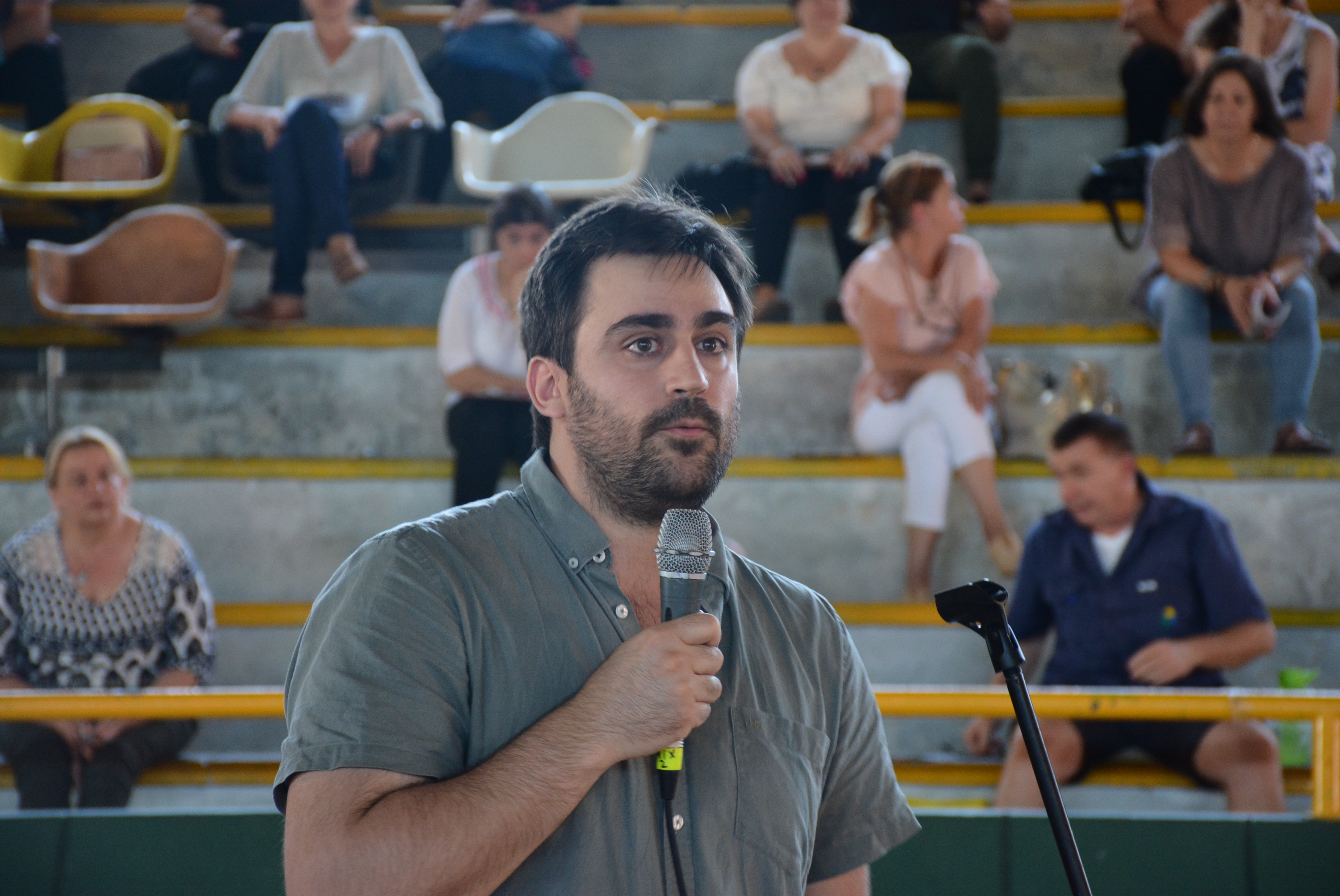 Especialista en Administración de la Oficina de Servicio Civil de la Intendencia, Santiago Acosta, en el concurso de ascensos de la Intendencia de Canelones Especialista en Administración de la Oficina de Servicio Civil de la Intendencia, Santiago Acosta, en el concurso de ascensos de la Intendencia de Canelones
