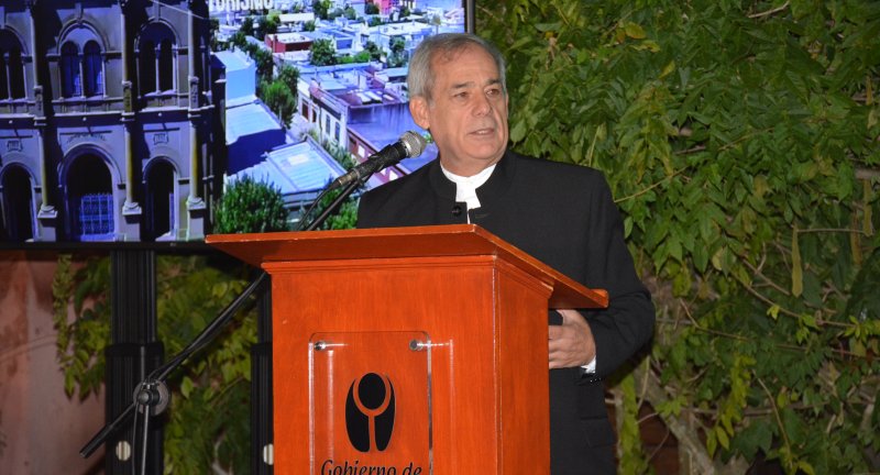 El Director de Turismo de la Intendencia, Horacio Yanes, en el lanzamiento nacional de la temporada otoño-invierno en la Quinta Capurro de Santa Lucía. El Director de Turismo de la Intendencia, Horacio Yanes, en el lanzamiento nacional de la temporada otoño-invierno en la Quinta Capurro de Santa Lucía.
