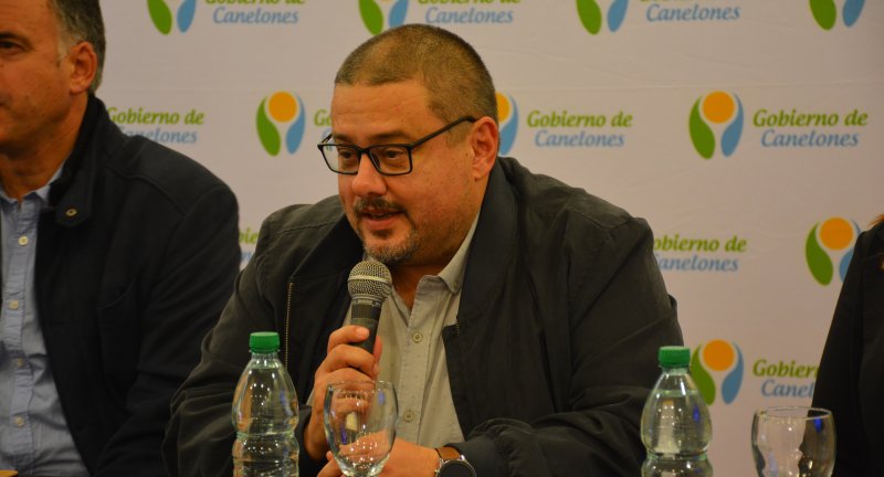 Director General de Gestión Ambiental y Coordinador de CECOED Canelones, Leonardo Herou, en el lanzamiento de la línea gratuita de atención telefónica ante emergencias climáticas Director General de Gestión Ambiental y Coordinador de CECOED Canelones, Leonardo Herou, en el lanzamiento de la línea gratuita de atención telefónica ante emergencias climáticas