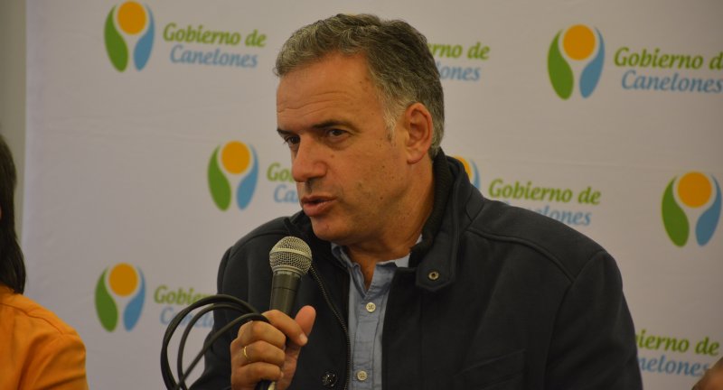 Intendente de Canelones, Yamandú Orsi, en el lanzamiento de la línea gratuita de atención telefónica ante emergencias climáticas Intendente de Canelones, Yamandú Orsi, en el lanzamiento de la línea gratuita de atención telefónica ante emergencias climáticas