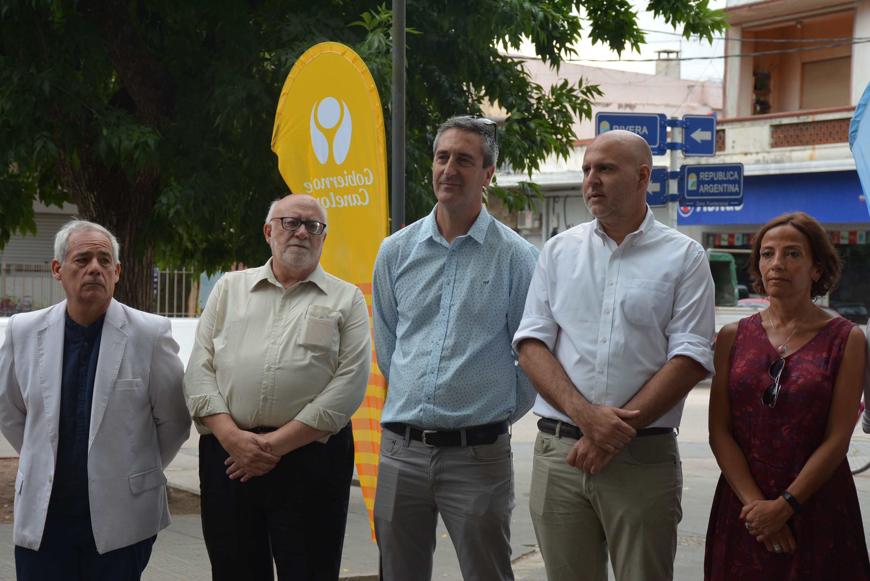 De izq. a der.: Director de Turismo, Horacio Yanes, el Presidente de la Junta Departamental de Canelones, Juan Ripoll, el Alcalde de Santa Lucía, Leonardo Mollo, el Secretario General del Gobierno de Canelones, Francisco Legnani, y la Directora de Recursos Financieros, Laura Tabárez, en la celebración del 240° aniversario de Santa Lucía. De izq. a der.: Director de Turismo, Horacio Yanes, el Presidente de la Junta Departamental de Canelones, Juan Ripoll, el Alcalde de Santa Lucía, Leonardo Mollo, el Secretario General del Gobierno de Canelones, Francisco Legnani, y la Directora de Recursos Financieros, Laura Tabárez, en la celebración del 240° aniversario de Santa Lucía.