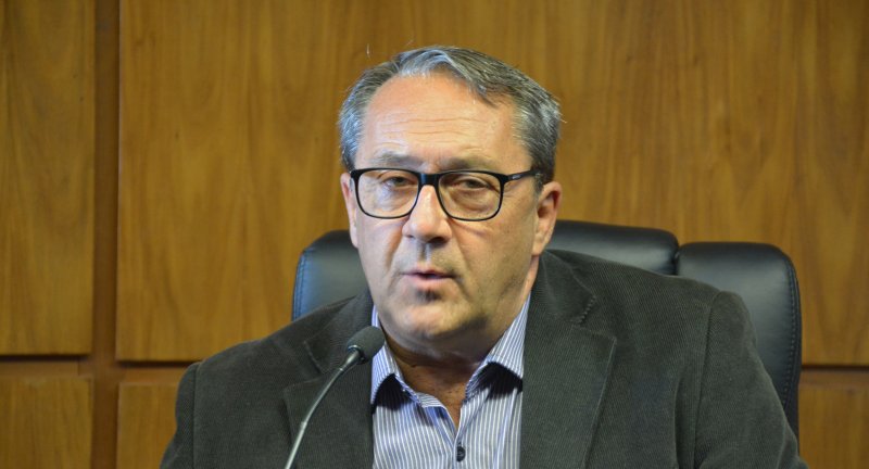 Director de Derechos Humanos, Carlos Garolla, en la firma de un acuerdo de cooperación técnica entre Gobierno de Canelones y OIM Director de Derechos Humanos, Carlos Garolla, en la firma de un acuerdo de cooperación técnica entre Gobierno de Canelones y OIM