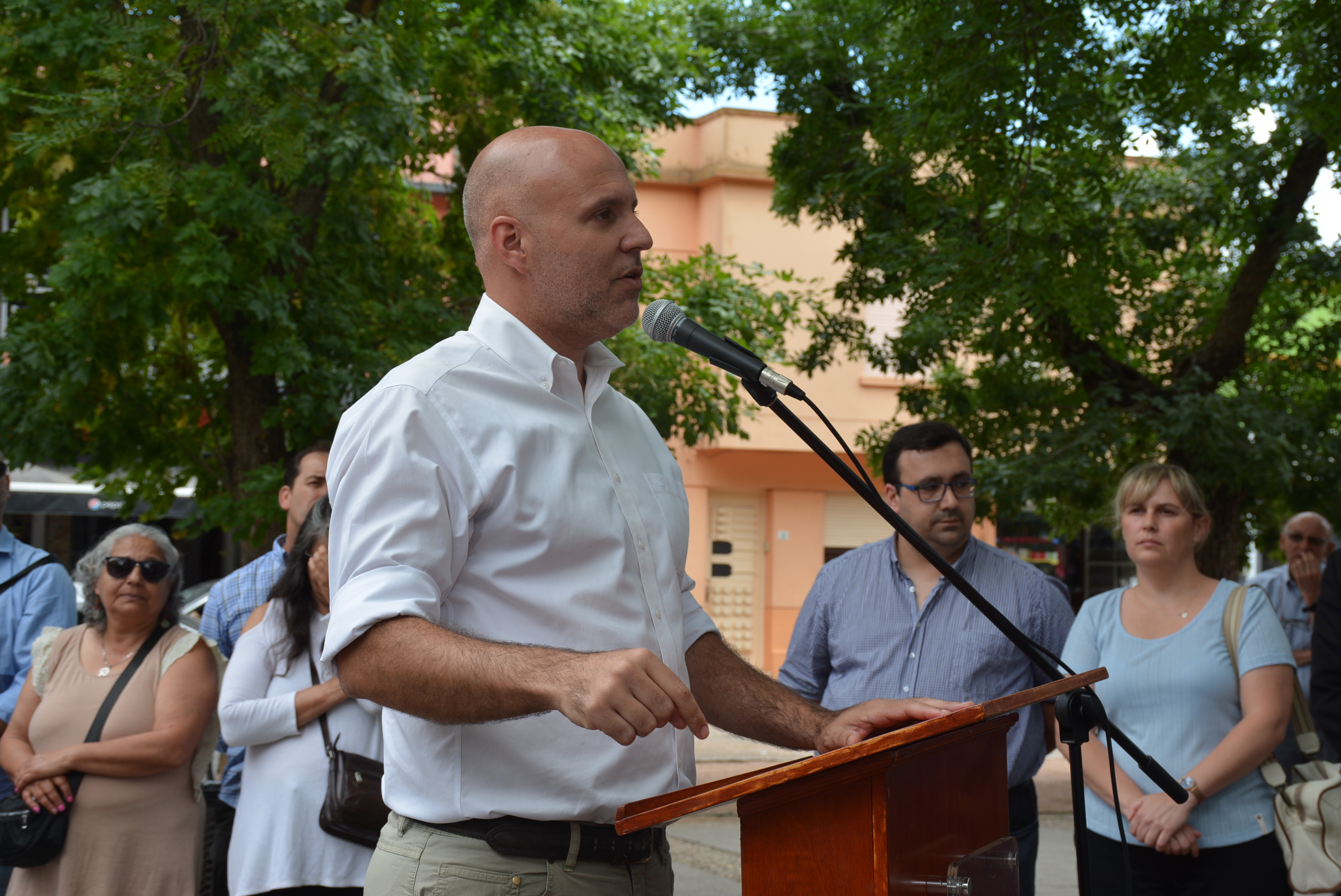 El Secretario General del Gobierno de Canelones, Francisco Legnani, en la celebración del 240°aniversario de la ciudad de Santa Lucía. El Secretario General del Gobierno de Canelones, Francisco Legnani, en la celebración del 240°aniversario de la ciudad de Santa Lucía.