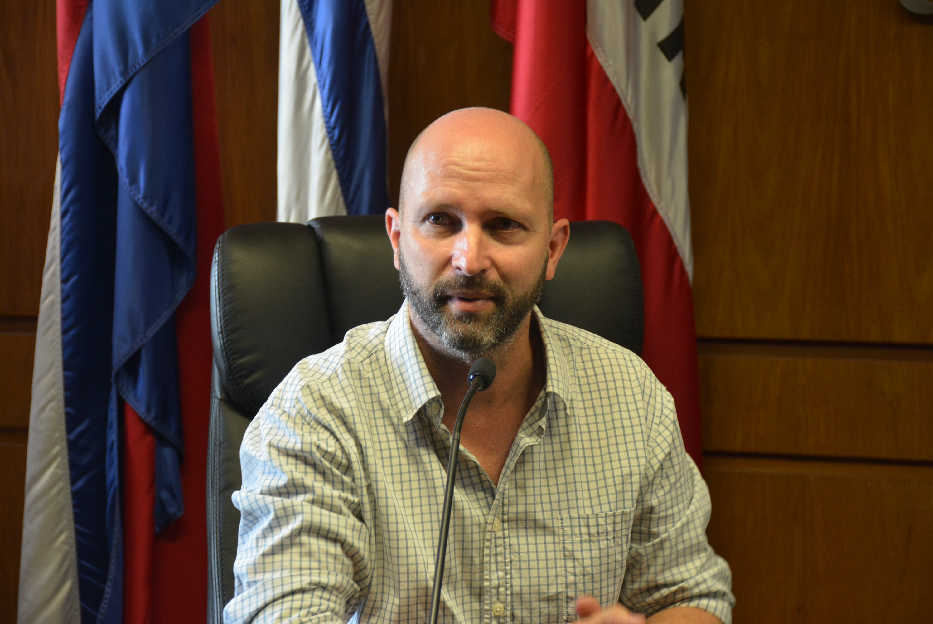 Director General de Cultura, Sergio Machín, en la firma de convenio entre la Intendencia de Canelones y la Asociación de Músicos de Canelones. Director General de Cultura, Sergio Machín, en la firma de convenio entre la Intendencia de Canelones y la Asociación de Músicos de Canelones.