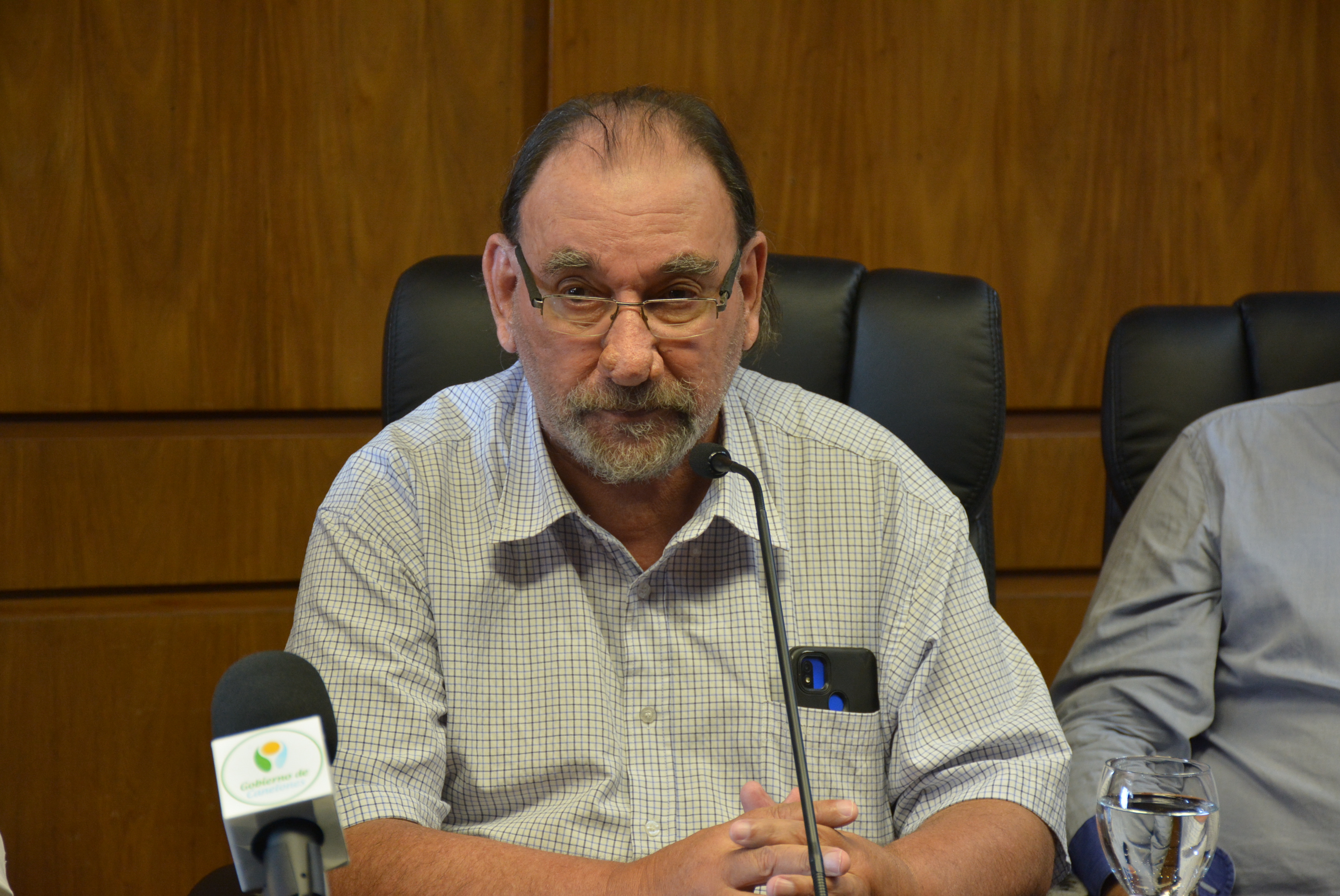 Presidente de ACADEM, Tabaré Petronio, en la firma de convenio entre la Intendencia de Canelones y la Asociación de Músicos de Canelones. Presidente de ACADEM, Tabaré Petronio, en la firma de convenio entre la Intendencia de Canelones y la Asociación de Músicos de Canelones.
