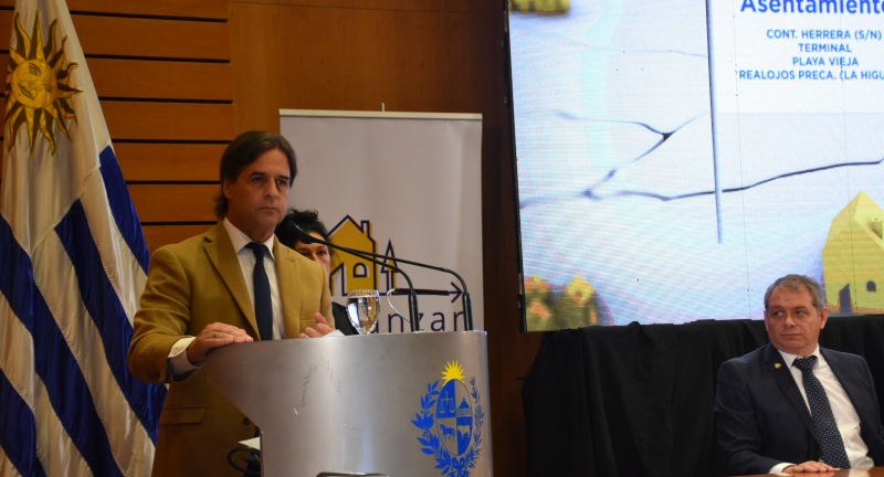Presidente Luis Lacalle Pou en la presentación del programa de asentamientos AVANZAR