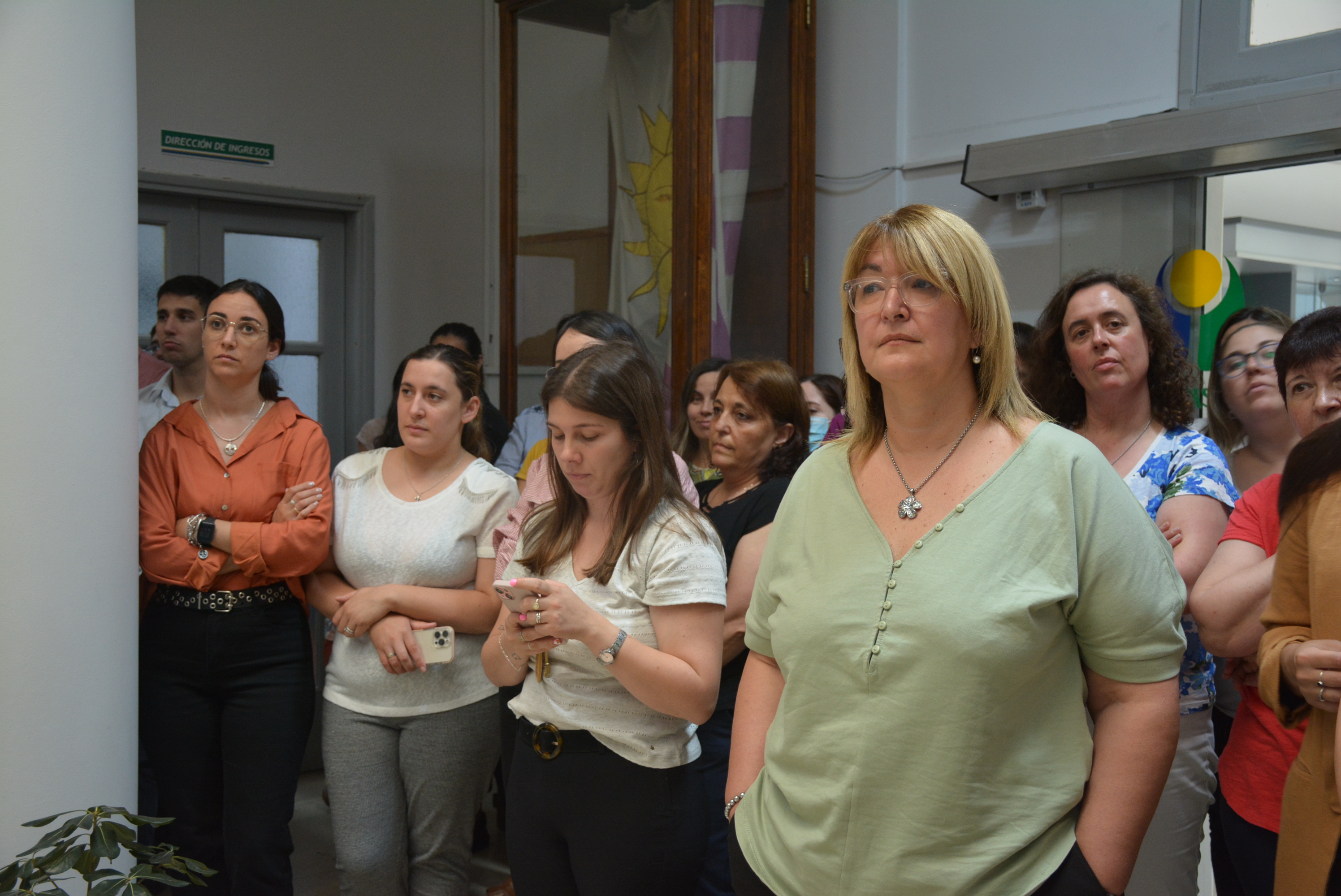 Funcionarios y funcionarias de la Intendencia en el saludo de fin de año realizado en el hall del Palacio Municipal Funcionarios y funcionarias de la Intendencia en el saludo de fin de año realizado en el hall del Palacio Municipal