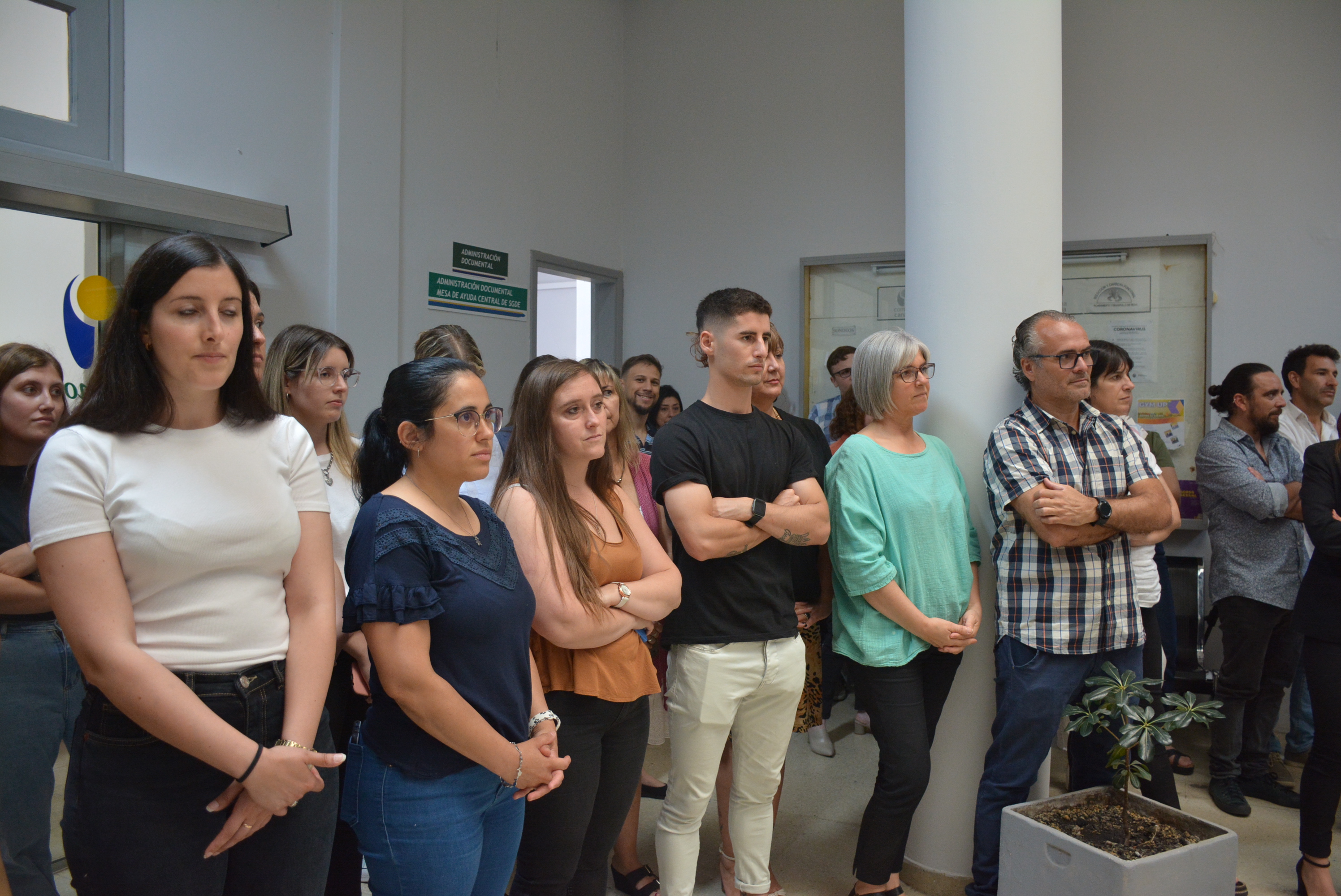 Funcionarios y funcionarias de la Intendencia en el saludo de fin de año realizado en el hall del Palacio Municipal Funcionarios y funcionarias de la Intendencia en el saludo de fin de año realizado en el hall del Palacio Municipal