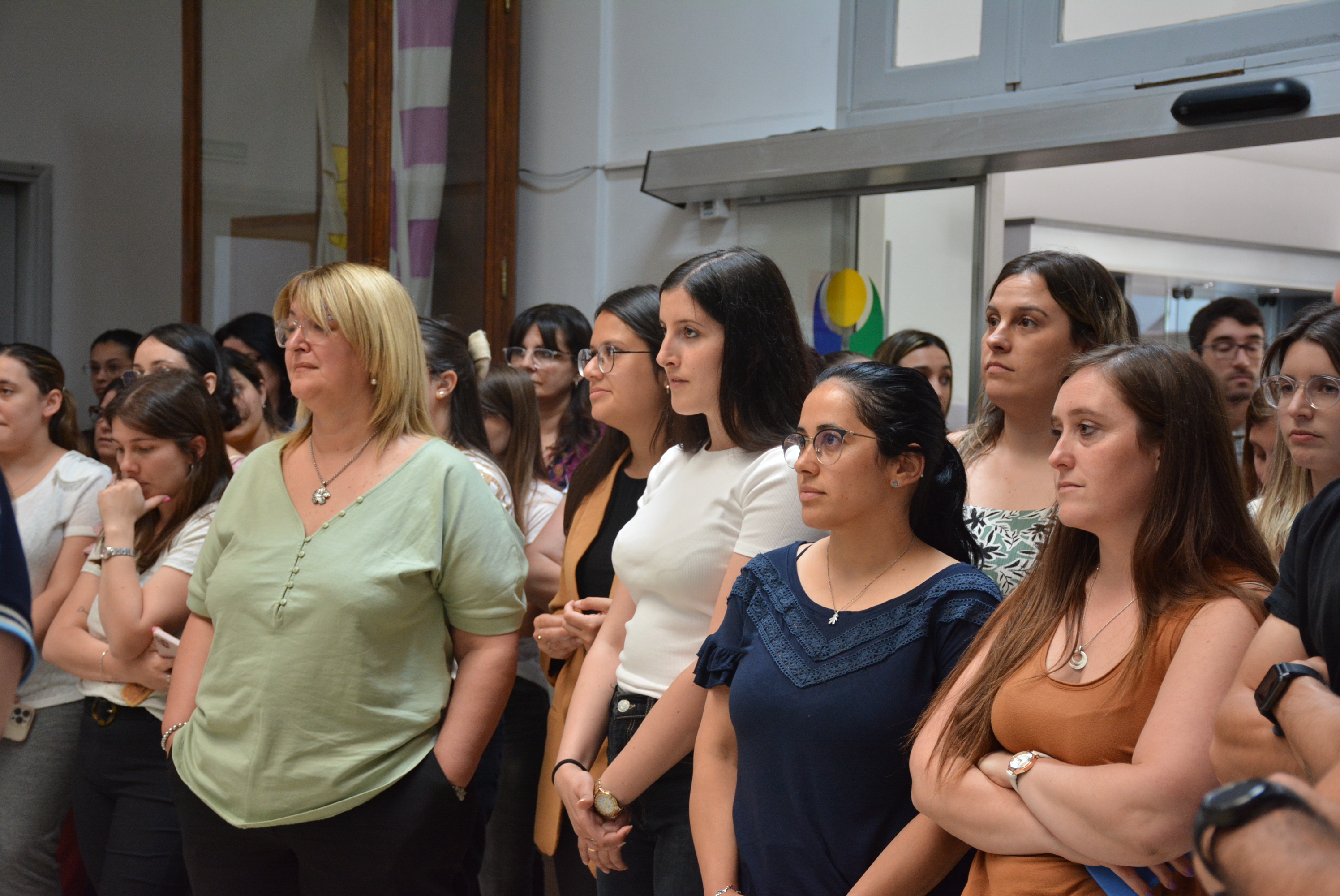Funcionarios y funcionarias de la Intendencia en el saludo de fin de año realizado en el hall del Palacio Municipal Funcionarios y funcionarias de la Intendencia en el saludo de fin de año realizado en el hall del Palacio Municipal